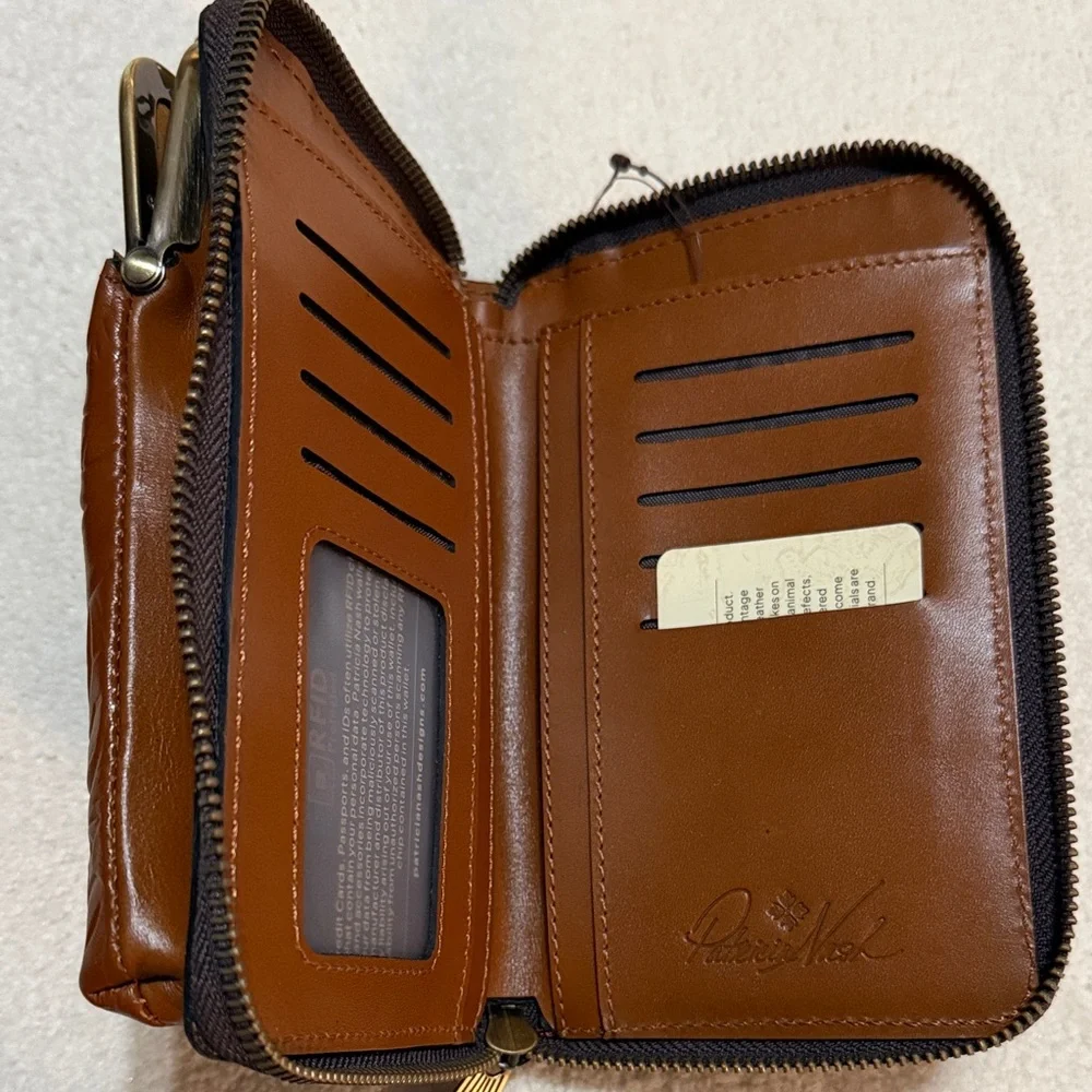 Patricia Nash Brown Tooled Leather Crossbody Zip Wallet/Purse NWT - Picture 4 of 10